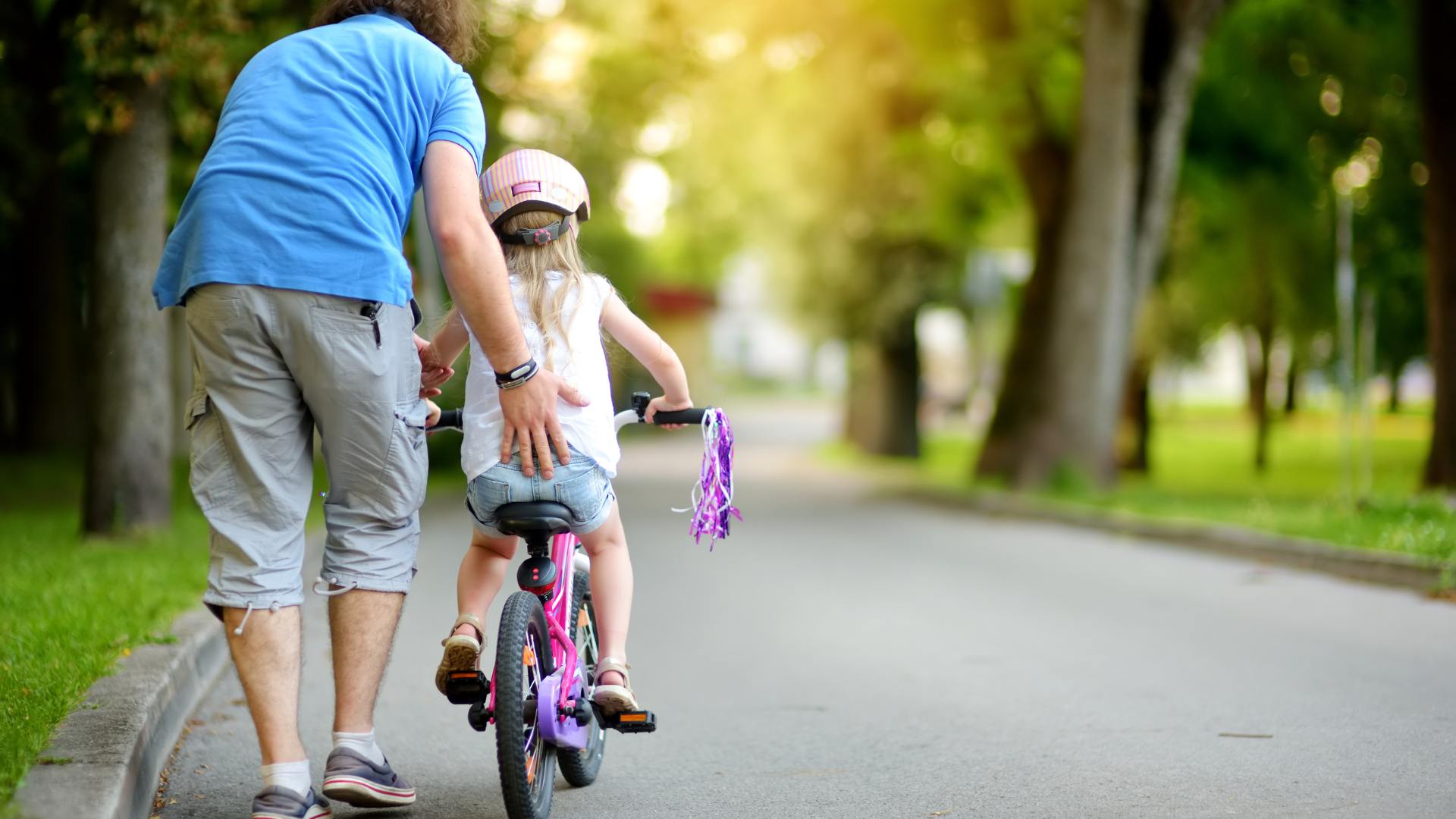 Sonhar com Criança Andando de Bicicleta: Qual é o Significado?