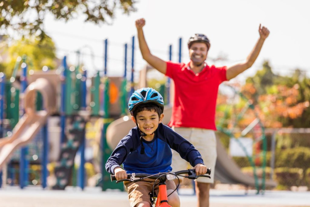 Como ensinar uma crianca a andar de bicicleta em 30 minutos 2